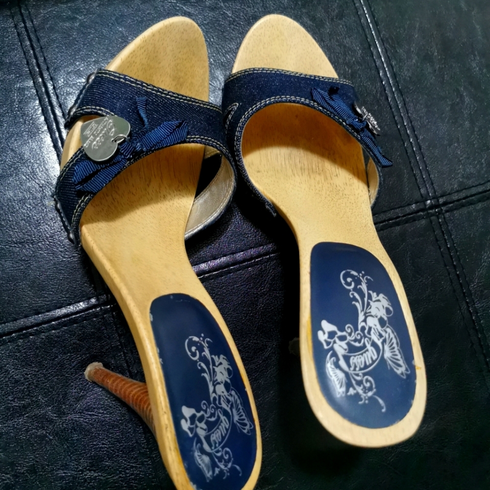 Guess slippers